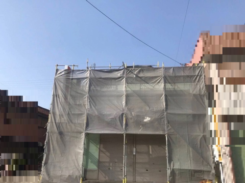 松阪市のショップで屋根・外壁塗装工事／鼻隠し・破風板金工事が着工しました！