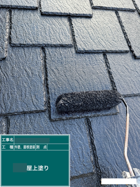 松阪市で施工した屋根上塗り塗装と雨戸・シャッターBOX塗装の様子